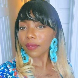 Meet your Posher, Pamela